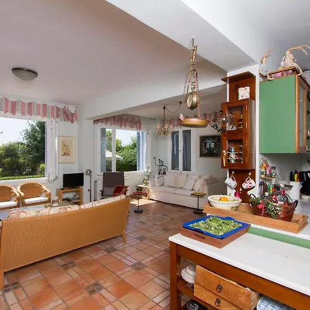 Kate A Dreamy Summer Escape